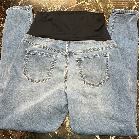 Over the belly medium wash skinny maternity jeans - Picture 2 of 3